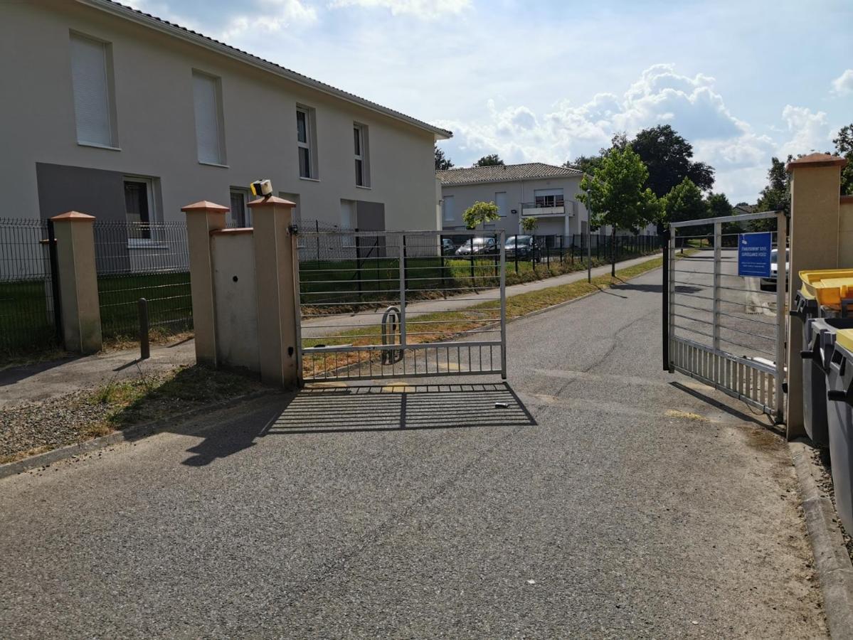 Studio Calme Avec Parking Saint-Pierre-du-Mont  Exterior photo